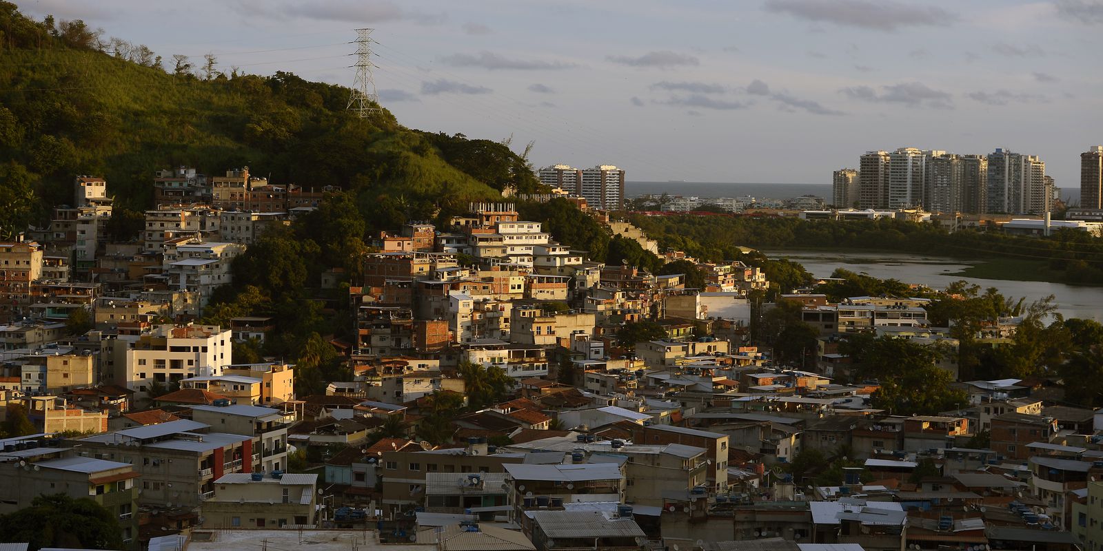 Illegal exploitation of real estate leads Rio police to fight militia
