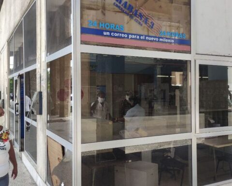 Impossible to renew the identity card in Cuba without the five-peso stamps