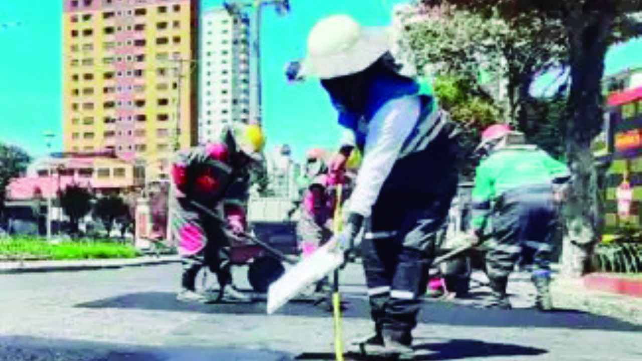 La Paz: the pothole plan reaches the roads of three zones