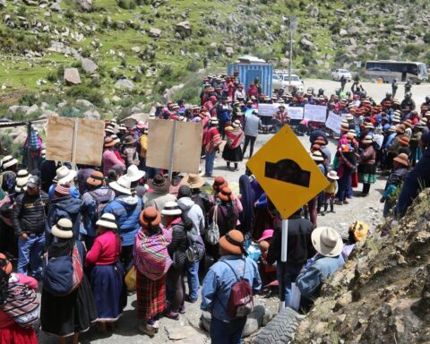 Las Bambas mine suspends operations after protest, says SNMPE