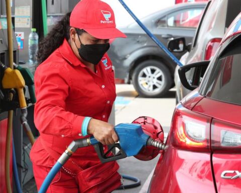 MEF: Petroperú will reduce the price of gasoline this Monday, after exclusion from the ISC