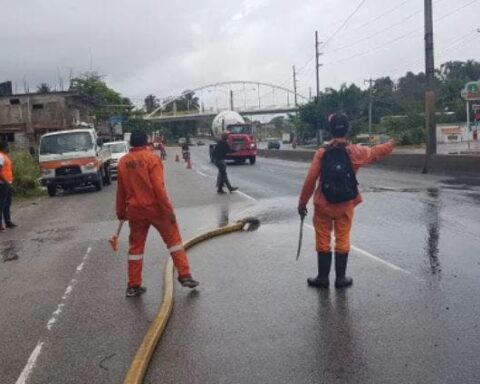 MOPC: Lluvias dificultan el tránsito del Kilómetro 22 de autopista Duarte