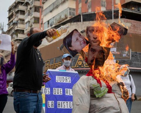 Maduro, Putin, Meléndez and Reverol were the "Judas" burned by the people of Caracas