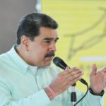 Maduro calls on his militancy to "twist the arm of bureaucratism"