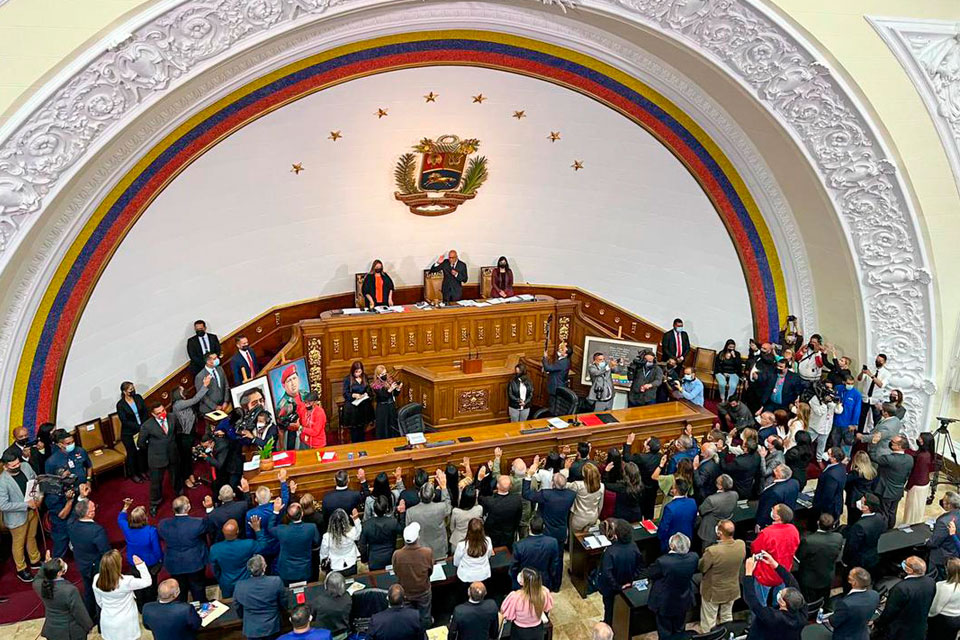 Maduro congratulates TSJ magistrates;  opposition parties and human rights NGOs reject them