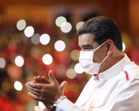 Maduro demands to end the scrap metal and gasoline mafias