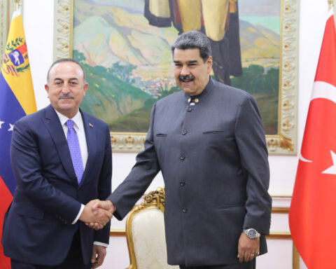 Maduro holds meeting with Turkish Foreign Minister Mevlüt Çavuşoğlu