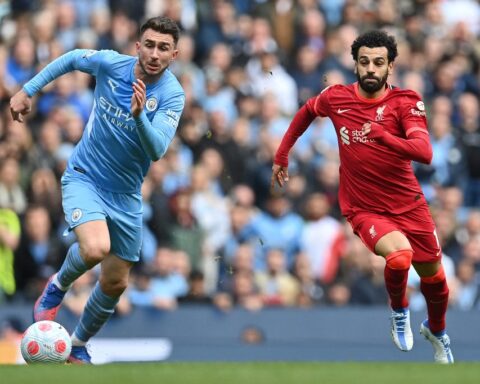 Manchester City mantiene liderato de Premier League al empatar 2-2 contra Liverpool