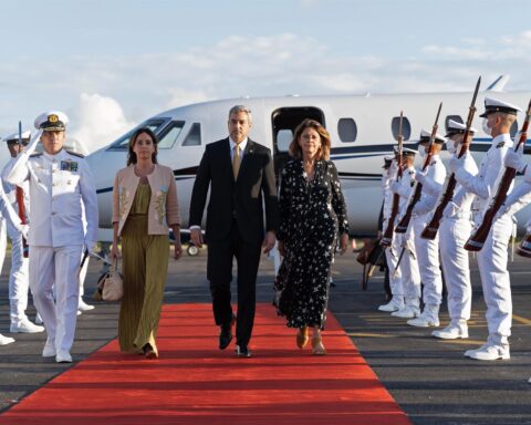 Mario Abdo Benítez arrives in Colombia for an official visit