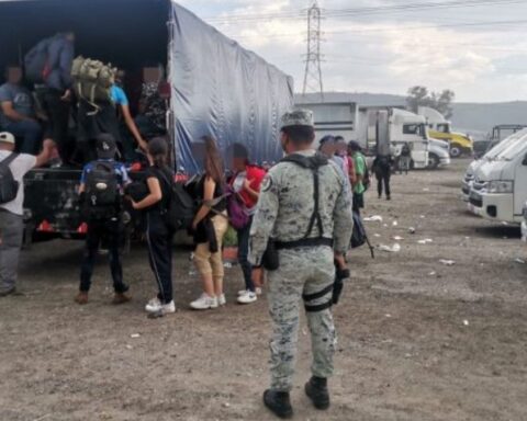 Mexico intercepts 330 migrants, including 44 Nicaraguans, on a highway