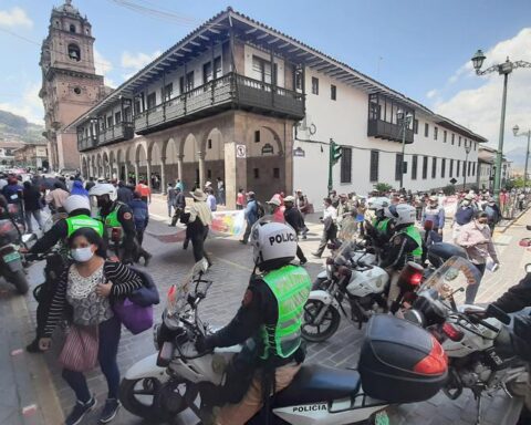 Ministers arrive in Cusco to install technical dialogue tables for blockades (PHOTOS)