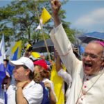 Monseñor Silvio Báez en una de las marchas en respaldo a los obispos de Nicaragua. Foto: END