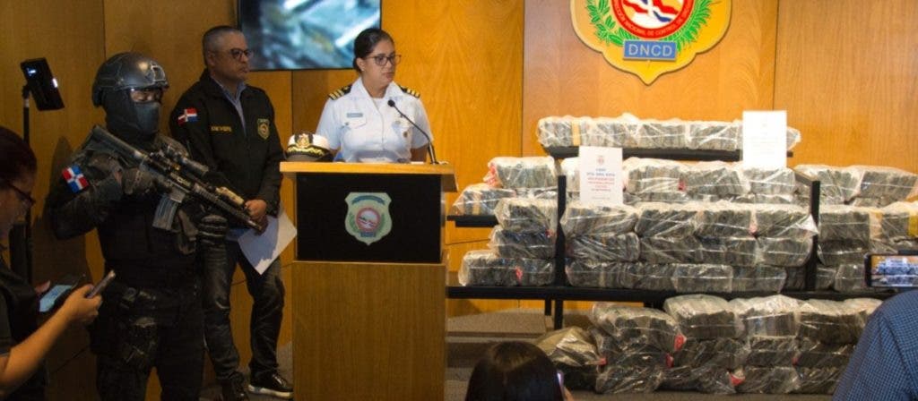 The deputy director of communications for the Navy, frigate captain Yulissa Cordones, gives details of the shipment of cocaine seized.