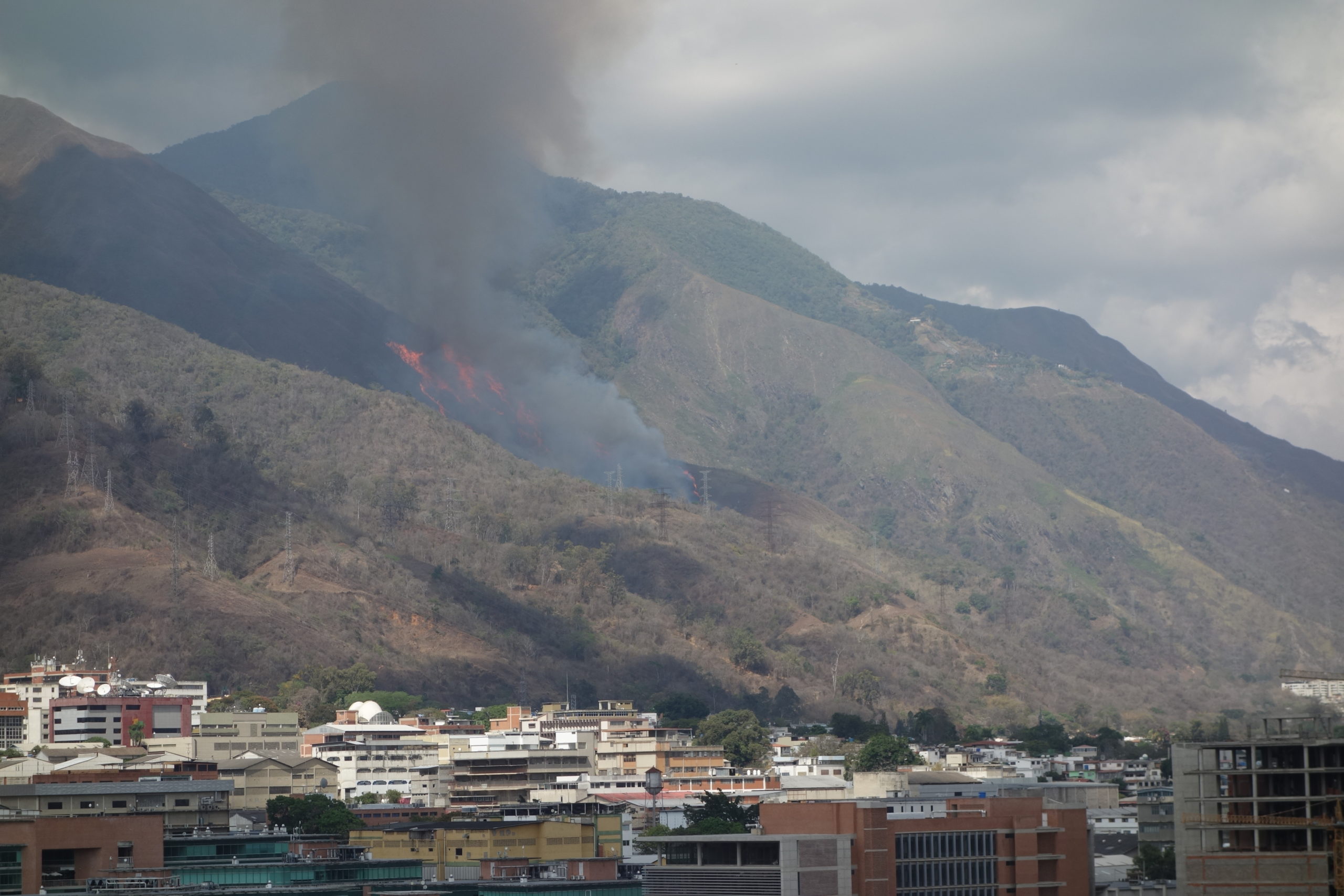 New fire reported in the Waraira Repano in Terrazas del Ávila