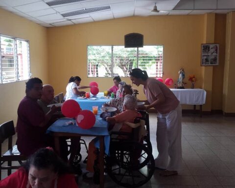 Newly affected by the cancellation of NGOs: 39 elderly people from the Sor María Romero asylum