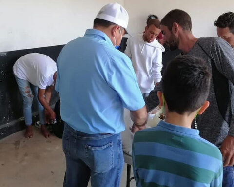 Nine Cuban rafters arrive swimming at a port in Yucatan after their boat sinks