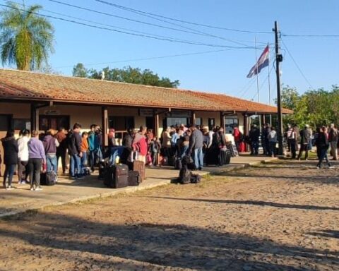 Notorious movement at the Pilar border post after the reopening of the passage to Argentina