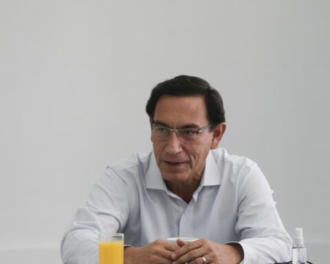 Oversight will summon ex-president Martín Vizcarra and ex-minister Elizabeth Astete under warning