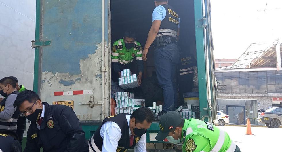 PNP finds 16,000 packs of cigarettes hidden in truck coves arriving in Huancayo (PHOTOS)