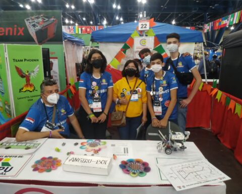 Paraguayan students represent Paraguay in the FIRST LEGO world competition