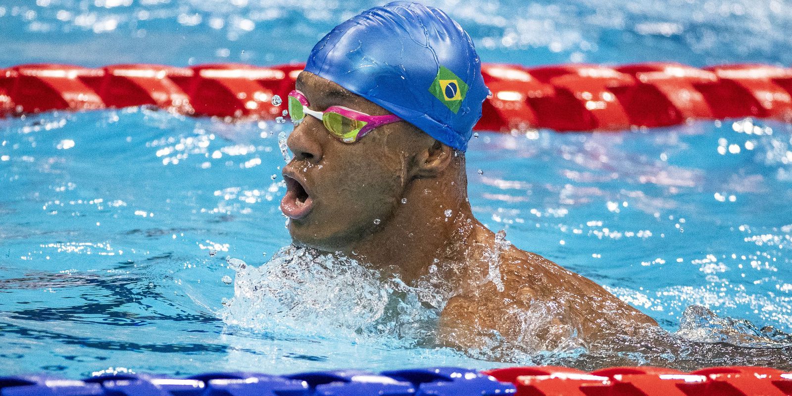 Paralympic medalist Gabriel Araújo breaks world record