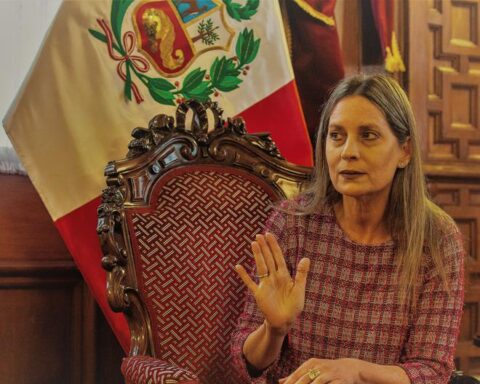 Parliamentary Ethics Commission evaluates complaint against María del Carmen Alva this Monday