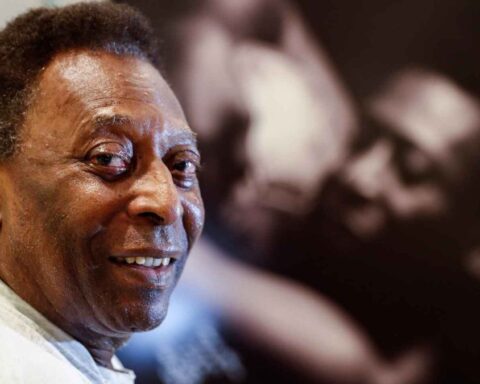 Pelé, hospitalizado de nuevo