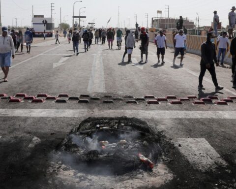 Peruvian government imposes curfew in Lima after protests