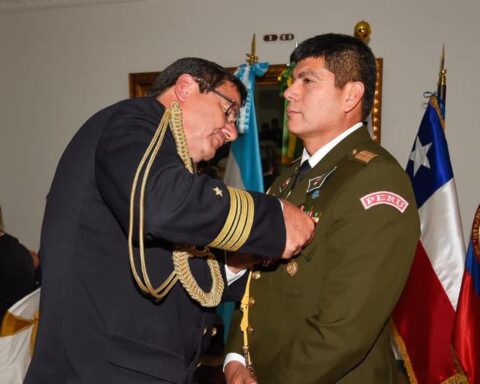 Peruvian military attache was recognized by military association in Colombia