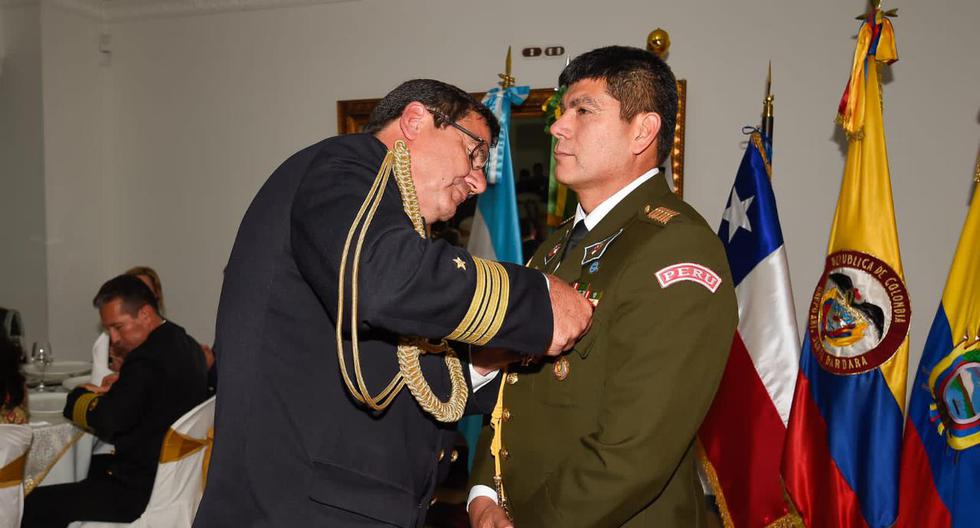 Peruvian military attache was recognized by military association in Colombia