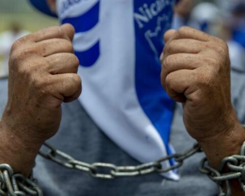 Political prisoners and Nicaraguan exiles receive "Leopoldo López Award"