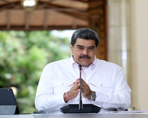 Presidente Maduro afirma que hay que revolucionar para torcerle el brazo al burocratismo