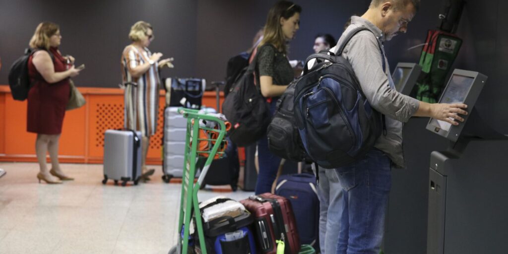 Procon notifies airlines to explain increase in luggage prices