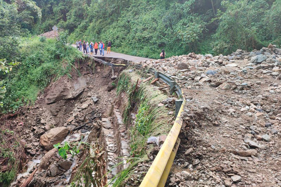 Rains collapse roads in Mérida and Táchira
