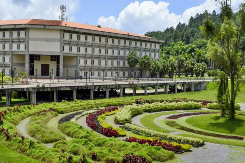 Rectors of the Simón Bolívar University suspend act after criticism from graduates