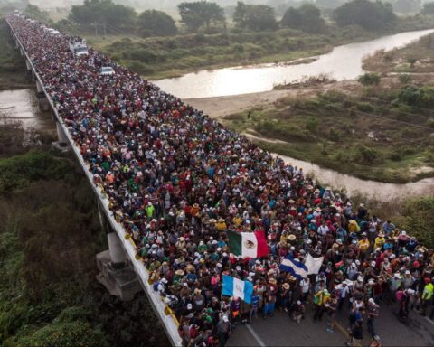 Migrantes hacia la frontera sur. Foto: AP.
