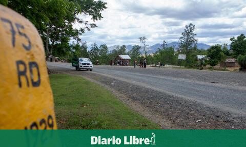 Roads and natural barriers limit the border area