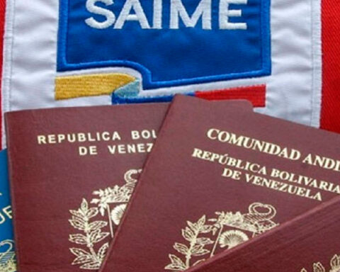 Saime studies applying fines for delay in collecting passports