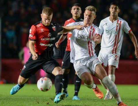 Students, with an alternative team, tied against Colón in an emotional finale and qualified