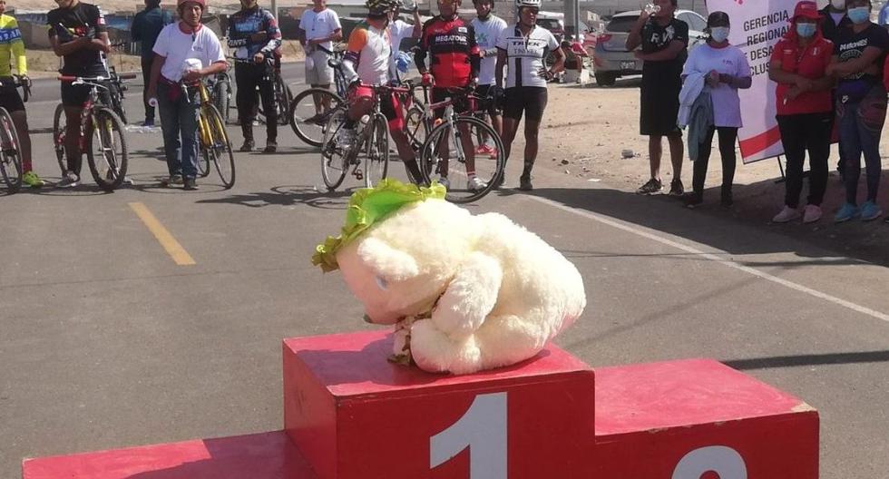 Tacna: Athletes reject stuffed animal as a prize at a sporting event