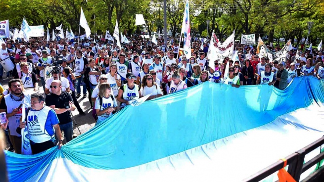 Teachers, state and health workers of Río Negro stop for 48 hours