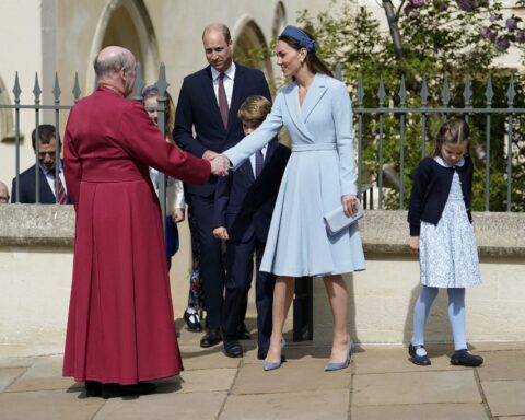 Duques de Cambridge, reina Isabel