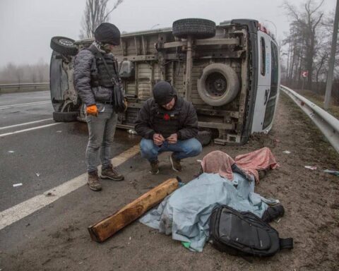 La UE promete nuevas sanciones tras acusar a Rusia de cometer "atrocidades" en la ciudad de Bucha