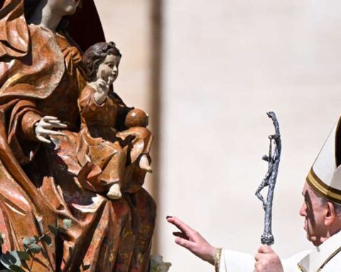 The Pope calls to listen to the cry of peace in this "war easter"