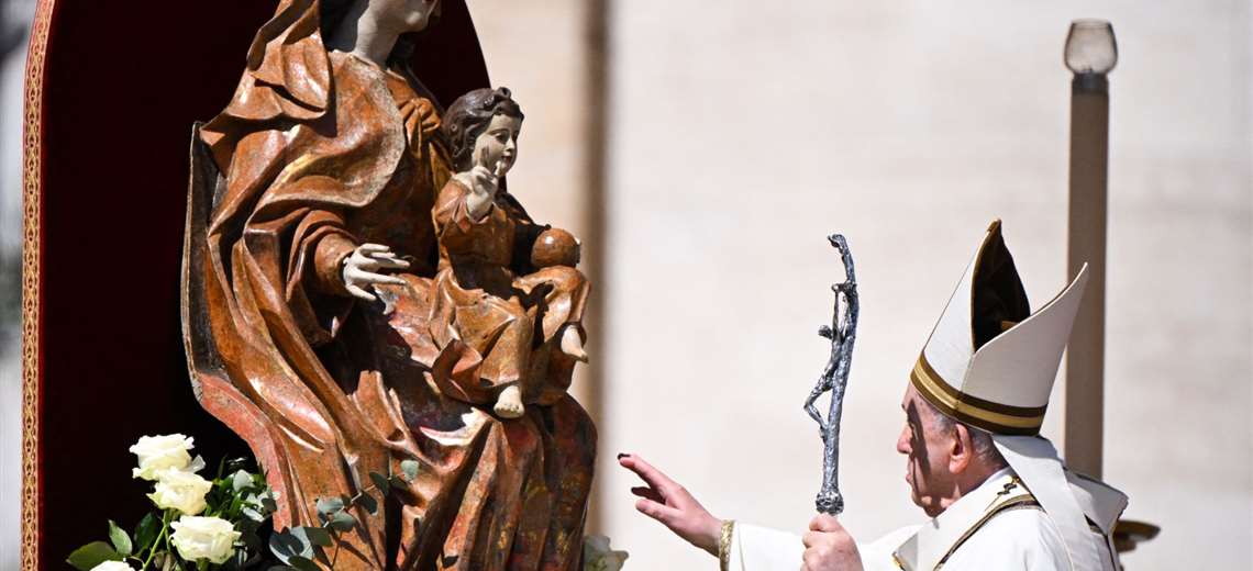 The Pope calls to listen to the cry of peace in this "war easter"