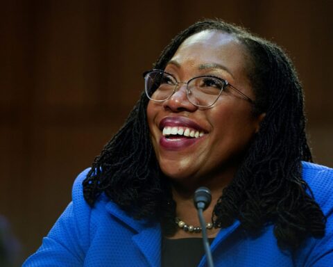 Haciendo historia: Ketanji Brown Jackson, la primera mujer negra en llegar a la Corte Suprema de EEUU. Foto: NBC.