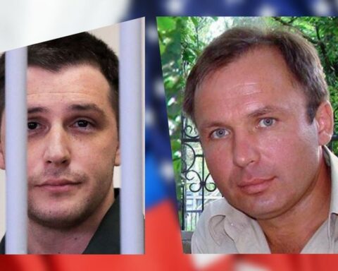 El estadounidense Trevor Reed, a la izquierda, y el ruso Konstantin Yaroshenko, prisioneros intercambiados por sus respectivos gobiernos. Montaje: TV Azteca.