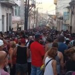 The mother of all queues reaches almost 20 blocks in Havana