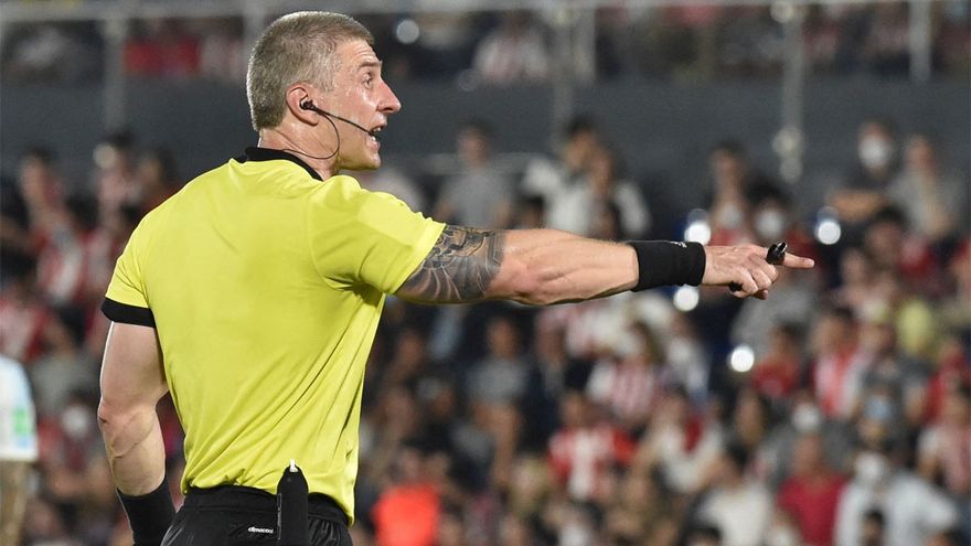 The 'muscle' referee that all the Peruvian people hate