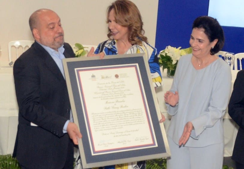 Entregan el Premio Nacional Feria del Libro 2022